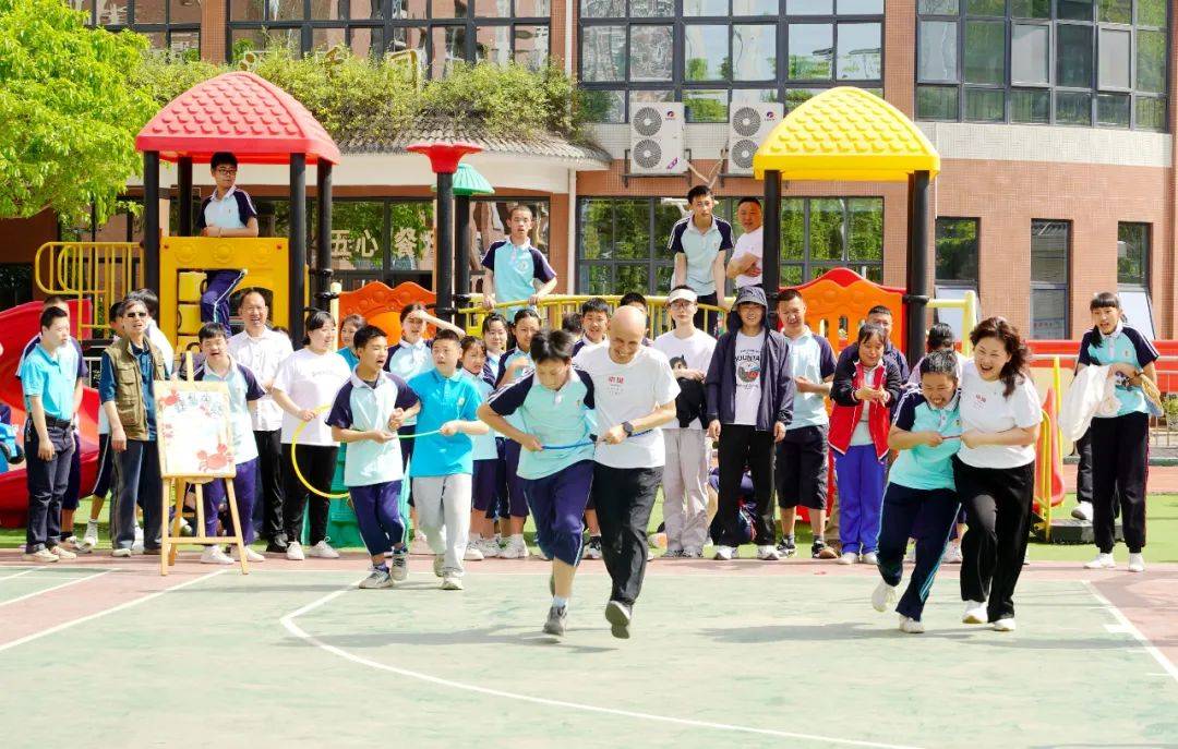 全国趣味障碍跑，激发团队合作与勇气的简单介绍