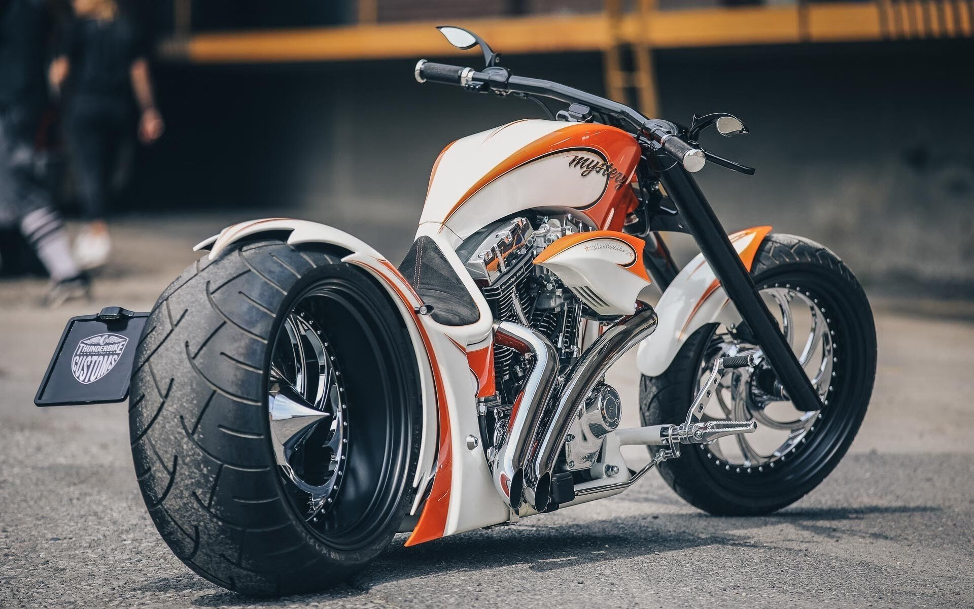 _城市夜跑狂欢:灯火辉煌中的运动盛宴_,夜跑文案城市很空