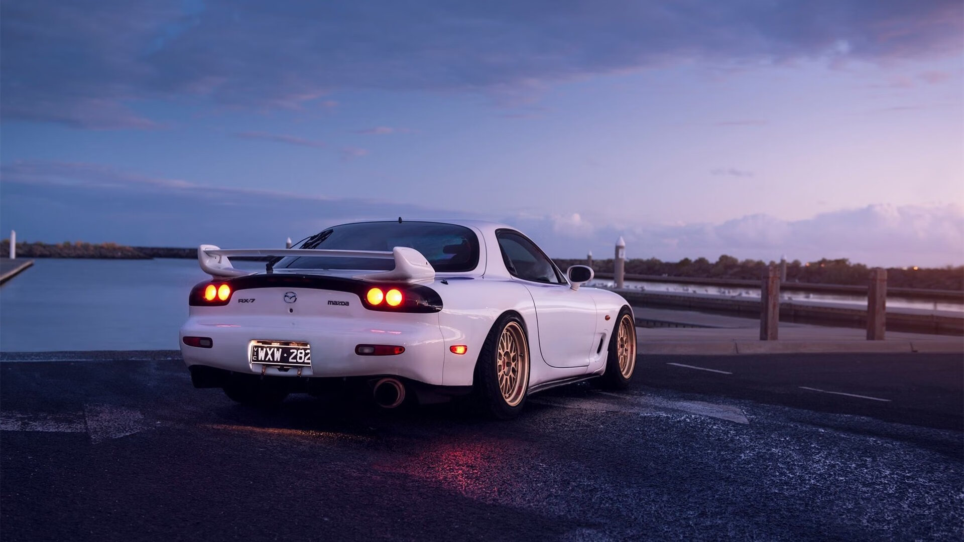 “快艇冲浪:马鞍山赛场速度与技术的极致对抗”