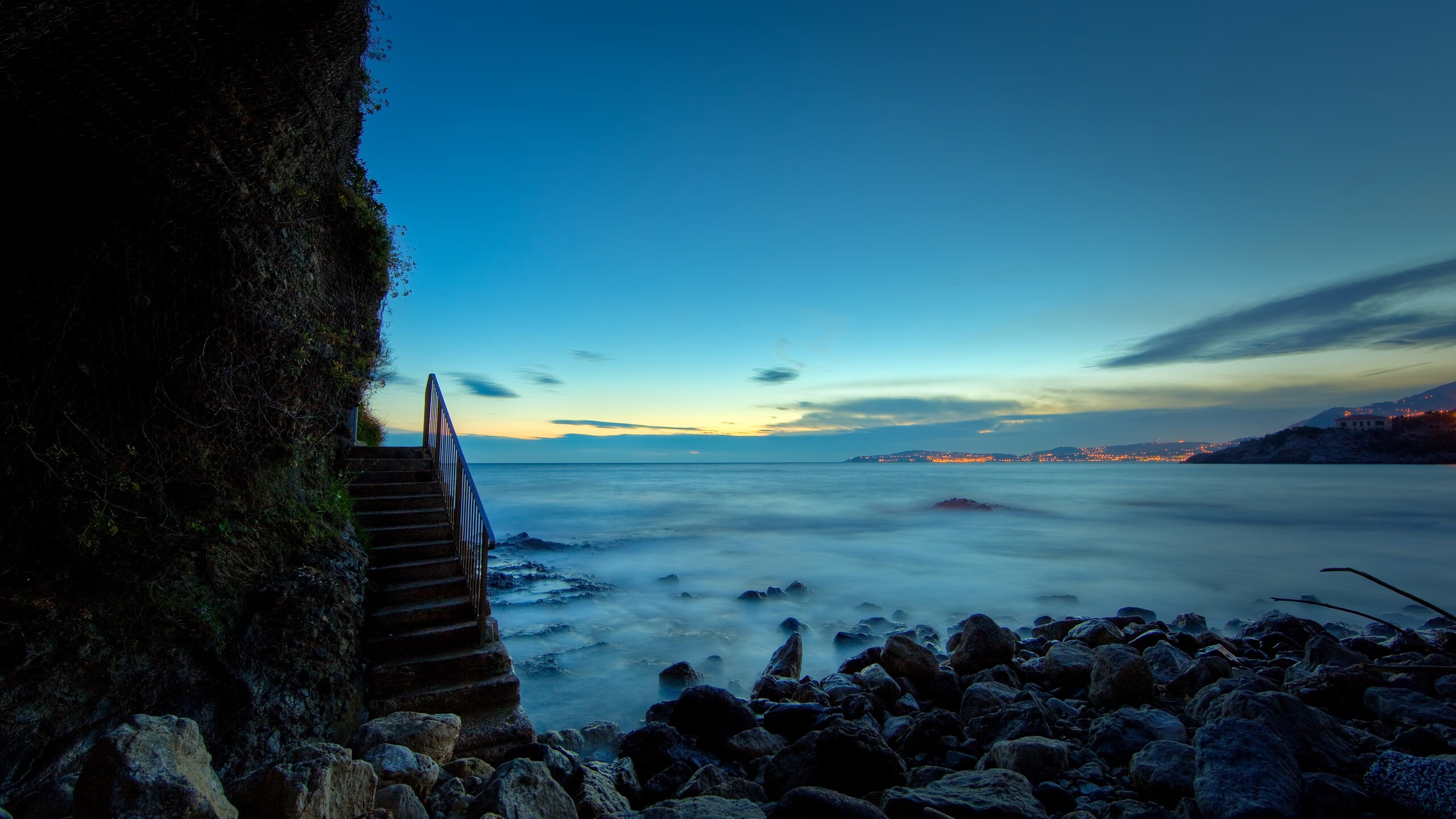 团队动作一致度高，协同步骤规范标准，团队协作具体行动