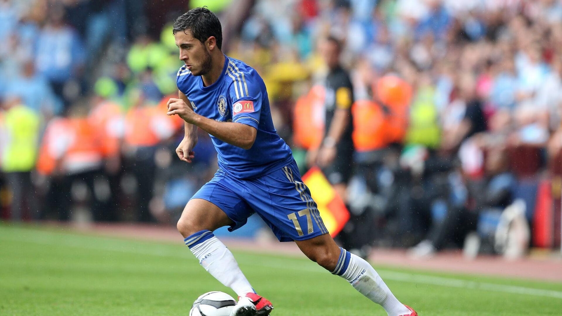 “飘逸漂移：弯道飞舞的速度艺术”，漂移入弯教学